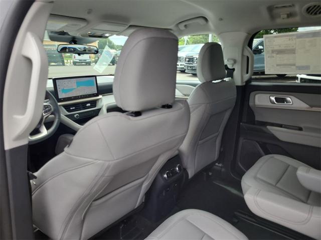 Photo of 2025 Space White Metallic Ford Explorer