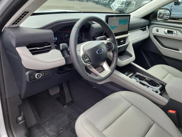 Photo of 2025 Space White Metallic Ford Explorer