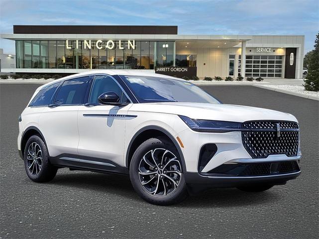 Photo of 2025 White Platinum Metallic Tri-Coat Lincoln Nautilus