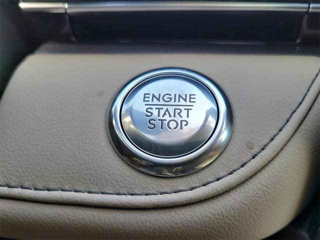 Photo of 2025 White Platinum Metallic Tri-Coat Lincoln Nautilus