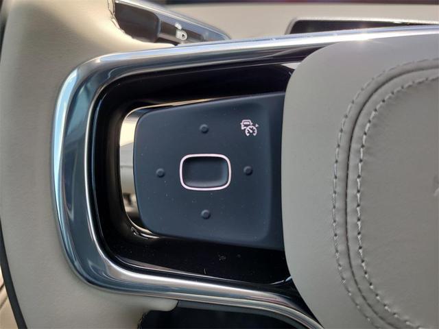 Photo of 2025 White Platinum Metallic Tri-Coat Lincoln Nautilus