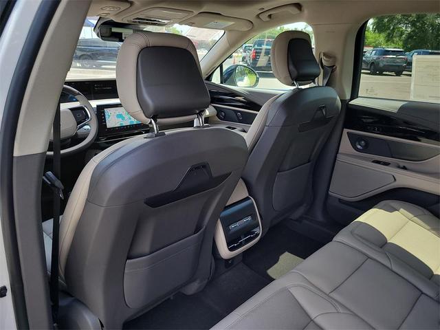 Photo of 2025 White Platinum Metallic Tri-Coat Lincoln Nautilus