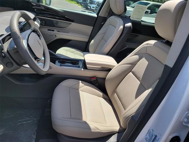 Photo of 2025 White Platinum Metallic Tri-Coat Lincoln Nautilus