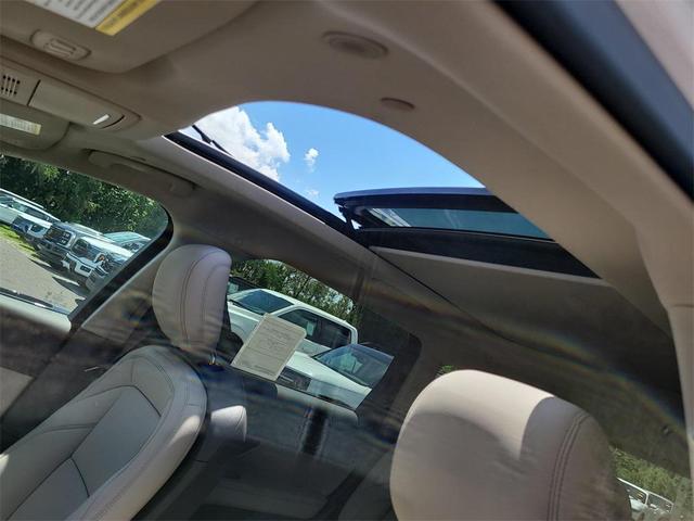 Photo of 2025 White Platinum Metallic Tri-Coat Lincoln Nautilus