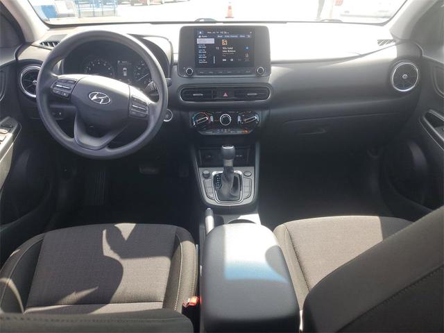 Photo of 2022 Lunar White Hyundai KONA