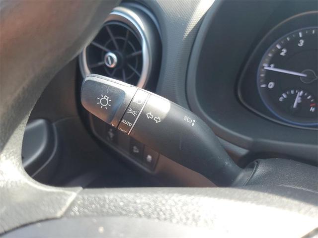 Photo of 2022 Lunar White Hyundai KONA