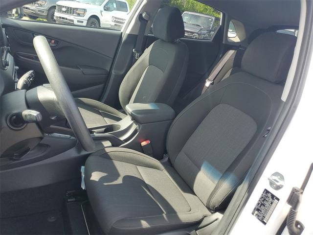 Photo of 2022 Lunar White Hyundai KONA