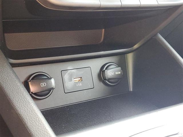 Photo of 2022 Lunar White Hyundai KONA