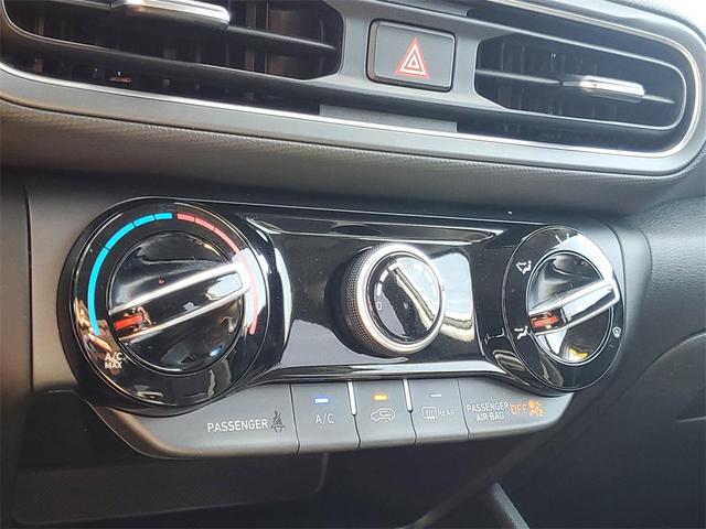 Photo of 2022 Lunar White Hyundai KONA