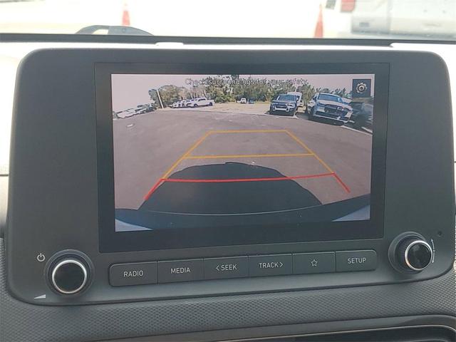 Photo of 2022 Lunar White Hyundai KONA