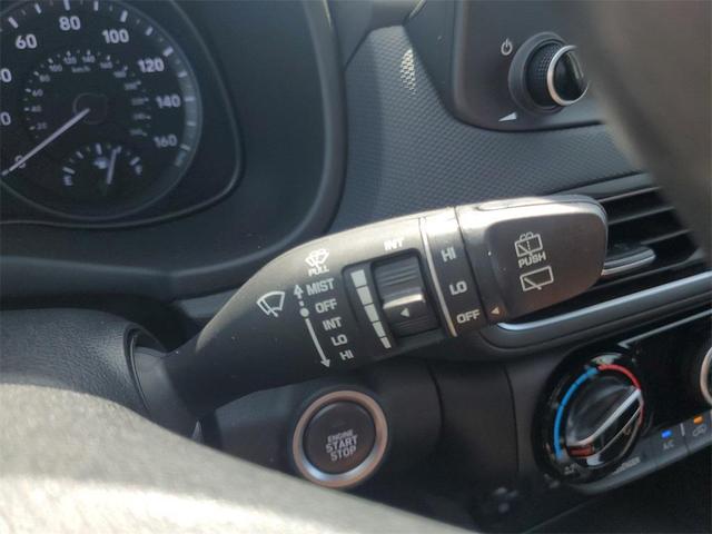 Photo of 2022 Lunar White Hyundai KONA