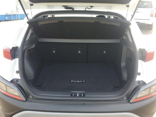 Photo of 2022 Lunar White Hyundai KONA