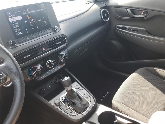 Photo of 2022 Lunar White Hyundai KONA