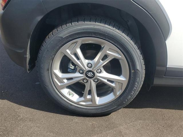 Photo of 2022 Lunar White Hyundai KONA