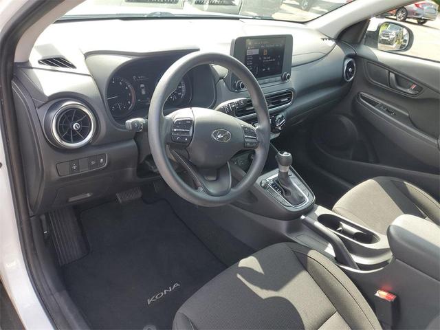Photo of 2022 Lunar White Hyundai KONA