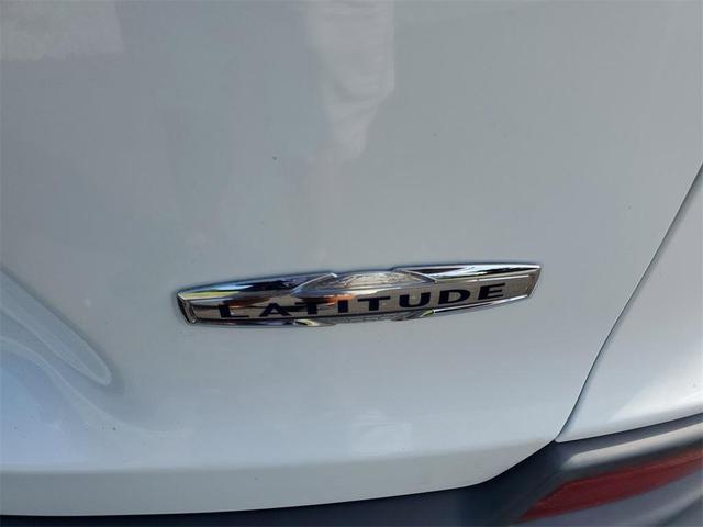 Photo of 2019 Bright White Clearcoat Jeep Cherokee