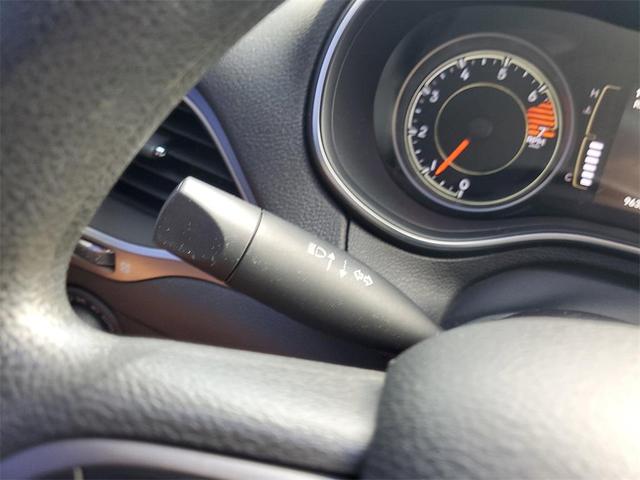 Photo of 2019 Bright White Clearcoat Jeep Cherokee