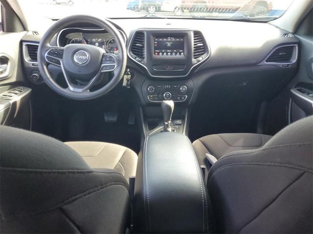 Photo of 2019 Bright White Clearcoat Jeep Cherokee