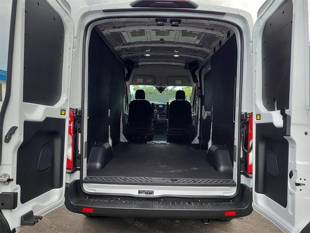 Photo of 2025 Oxford White Ford Transit-250