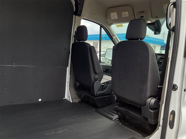 Photo of 2025 Oxford White Ford Transit-250
