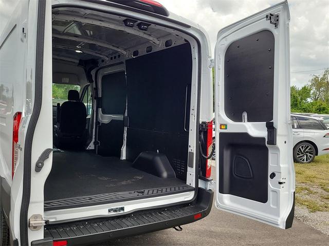 Photo of 2025 Oxford White Ford Transit-250