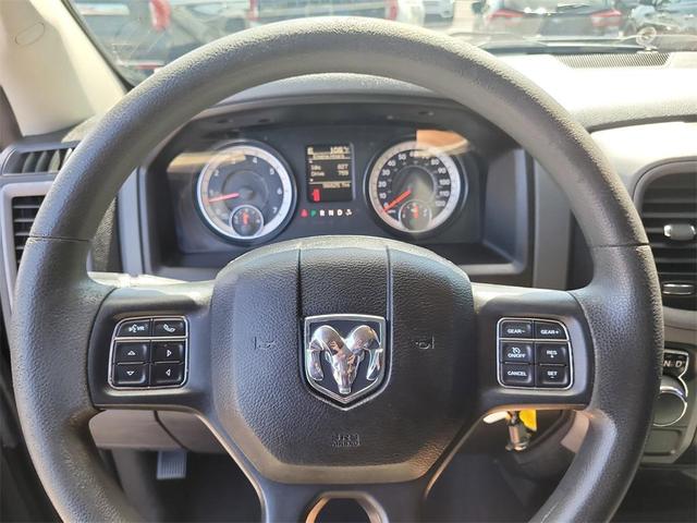 Photo of 2018 Brilliant Black Crystal Pearlcoat RAM 1500