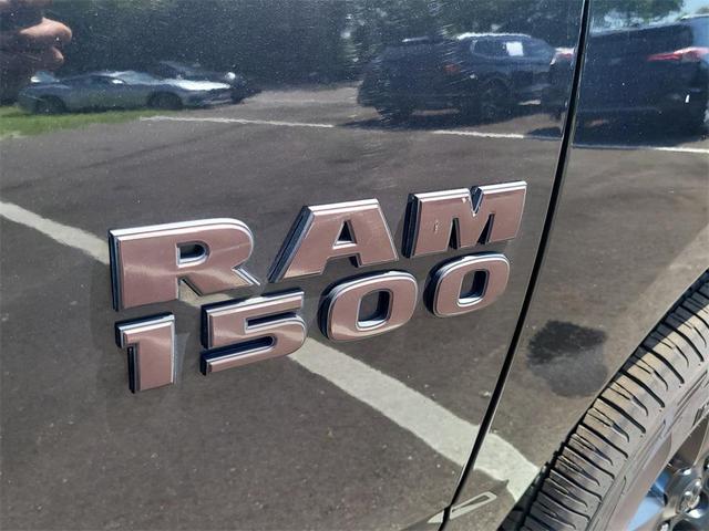 Photo of 2018 Brilliant Black Crystal Pearlcoat RAM 1500