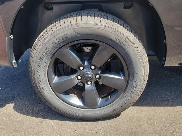 Photo of 2018 Brilliant Black Crystal Pearlcoat RAM 1500