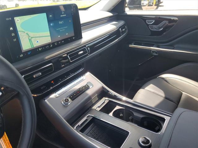Photo of 2025 Infinite Black Metallic Clearcoat Lincoln Aviator