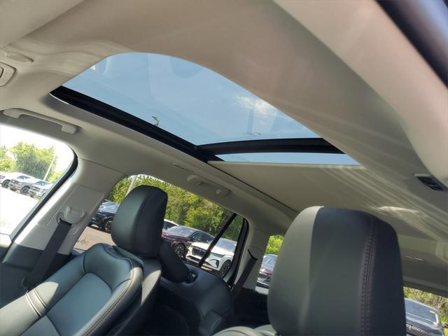 Photo of 2025 Infinite Black Metallic Clearcoat Lincoln Aviator