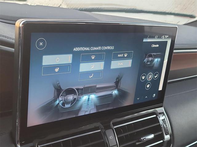 Photo of 2022 Infinite Black Metallic Clearcoat Lincoln Navigator