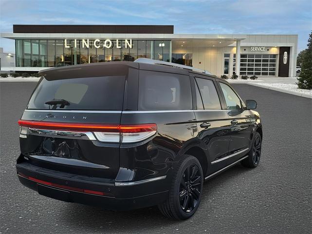 Photo of 2022 Infinite Black Metallic Clearcoat Lincoln Navigator