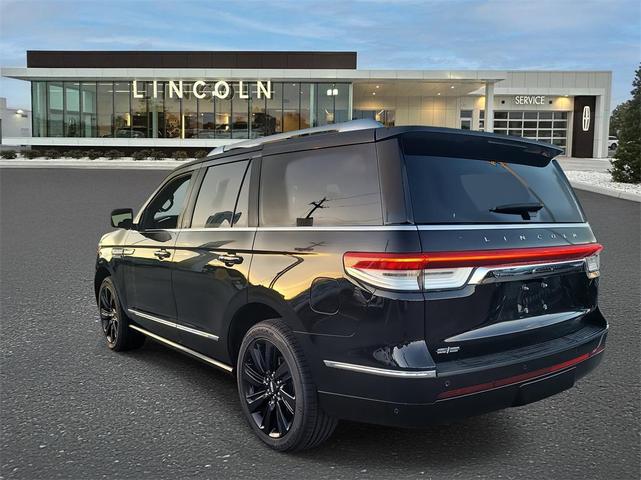 Photo of 2022 Infinite Black Metallic Clearcoat Lincoln Navigator