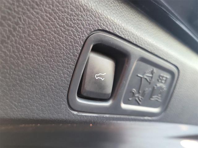 Photo of 2022 Infinite Black Metallic Clearcoat Lincoln Navigator