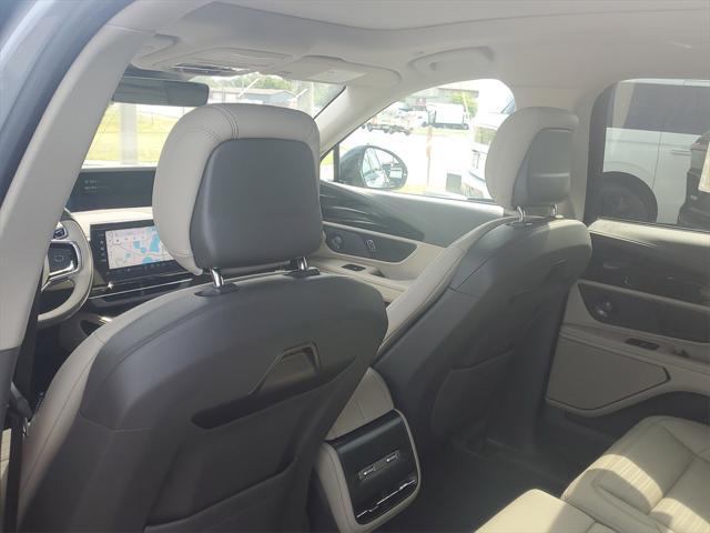 Photo of 2025 Lustrous Gray Metallic Lincoln Nautilus