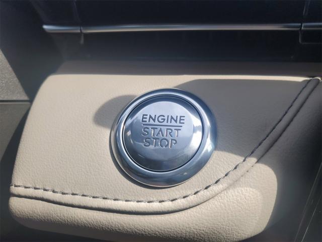 Photo of 2025 Lustrous Gray Metallic Lincoln Nautilus