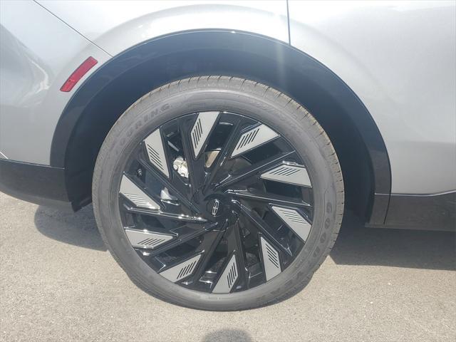 Photo of 2025 Lustrous Gray Metallic Lincoln Nautilus
