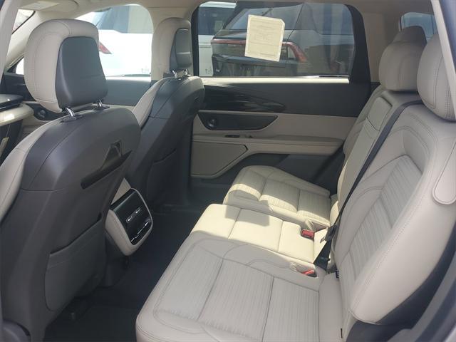Photo of 2025 Lustrous Gray Metallic Lincoln Nautilus