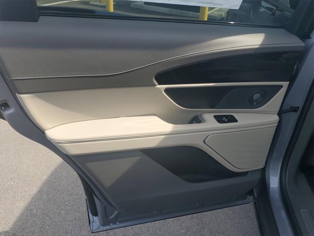 Photo of 2025 Lustrous Gray Metallic Lincoln Nautilus
