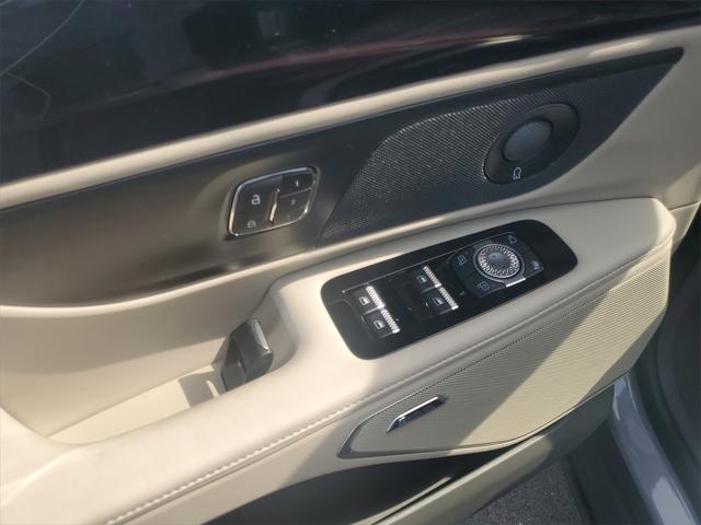 Photo of 2025 Lustrous Gray Metallic Lincoln Nautilus