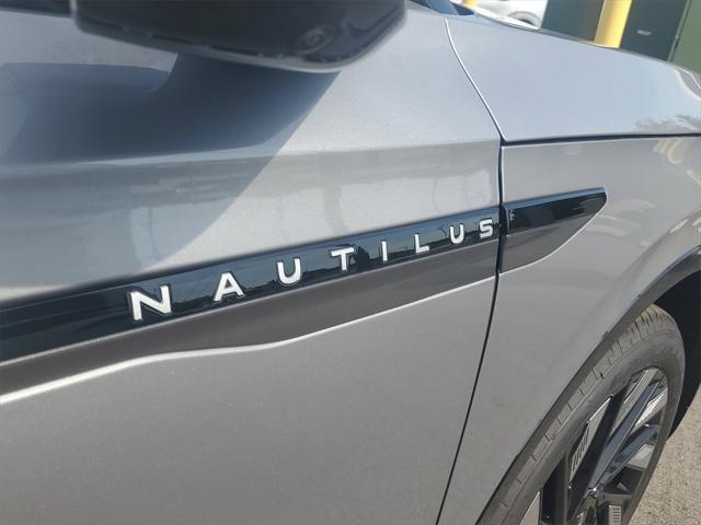 Photo of 2025 Lustrous Gray Metallic Lincoln Nautilus