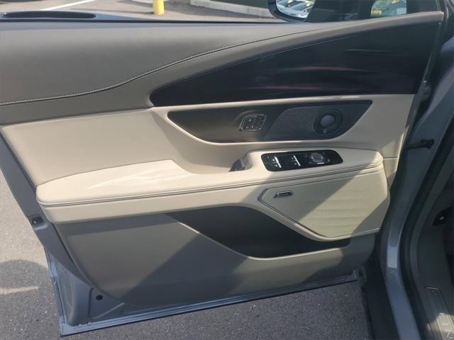 Photo of 2025 Lustrous Gray Metallic Lincoln Nautilus