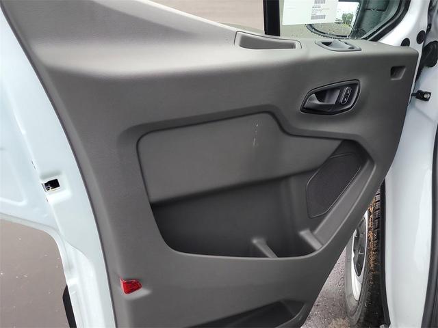 Photo of 2025 Oxford White Ford Transit-250