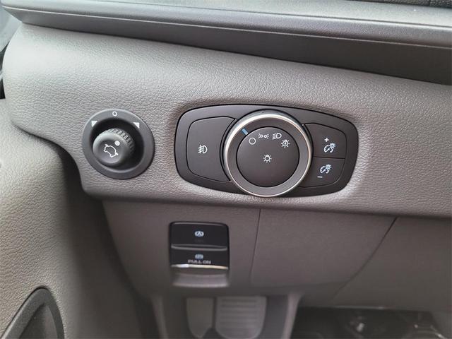 Photo of 2025 Oxford White Ford Transit-250