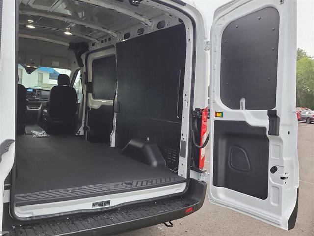 Photo of 2025 Oxford White Ford Transit-250