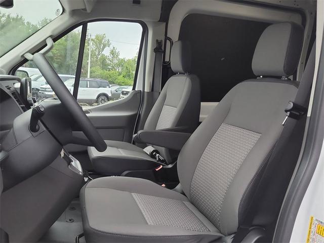 Photo of 2025 Oxford White Ford Transit-250