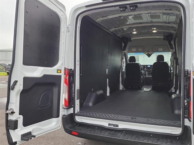 Photo of 2025 Oxford White Ford Transit-250