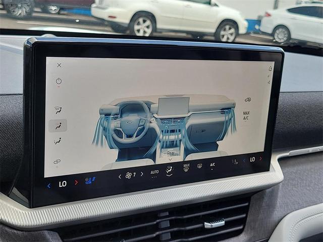 Photo of 2025 Space White Metallic Ford Explorer