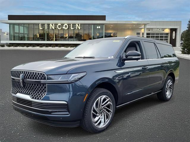 Photo of 2025 Flight Blue Metallic Clearcoat Lincoln Navigator