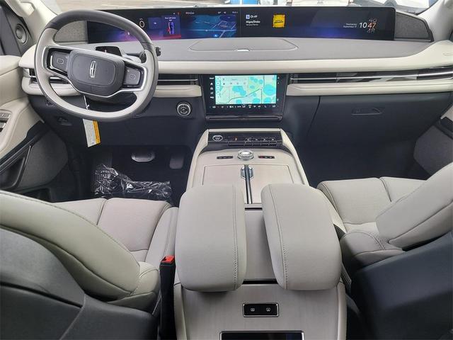 Photo of 2025 Flight Blue Metallic Clearcoat Lincoln Navigator